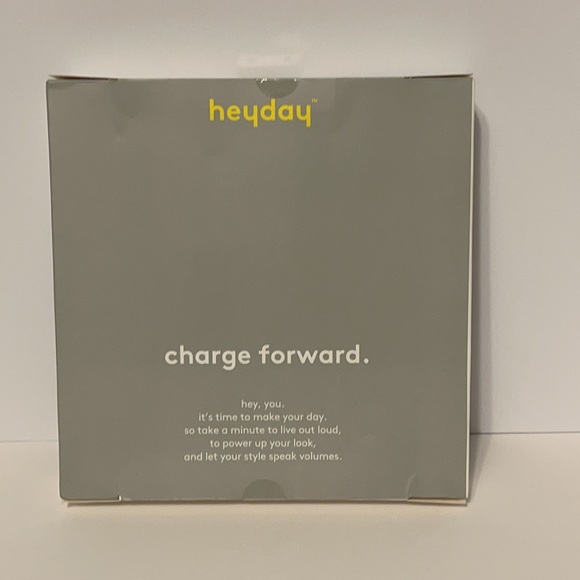 Heyday Black 10W Qi Wireless Charging Station - Compatible for Phone & AirPods - Picture 3 of 5
